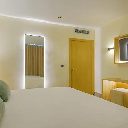 Oasis Tropical Hotel 4*
