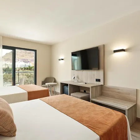 Hotel Oasis Tropical 4*