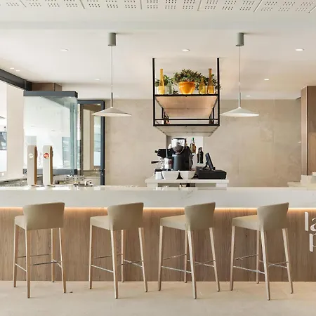 Oasis Tropical Hotel