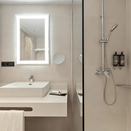 Отель Oasis Tropical 4*