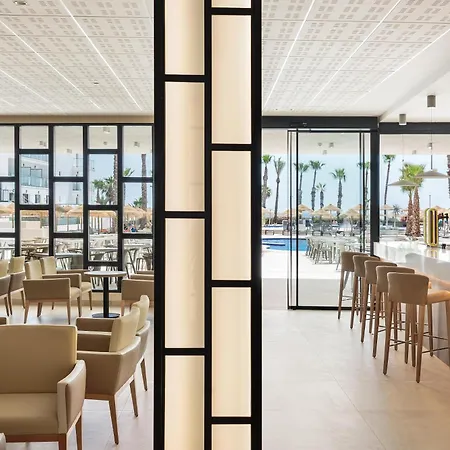 Oasis Tropical Otel 4*