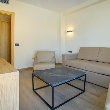 Отель Oasis Tropical 4*