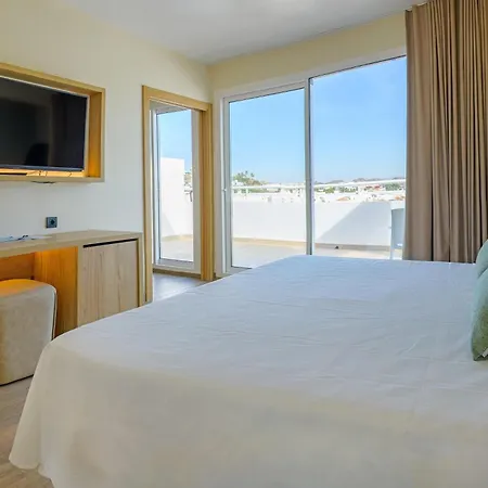 Oasis Tropical 4* 모야카