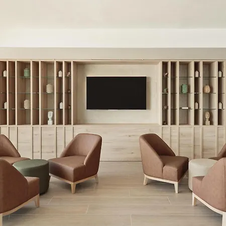 Hotel Oasis Tropical 4*