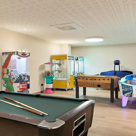 Hotel Oasis Tropical 4*